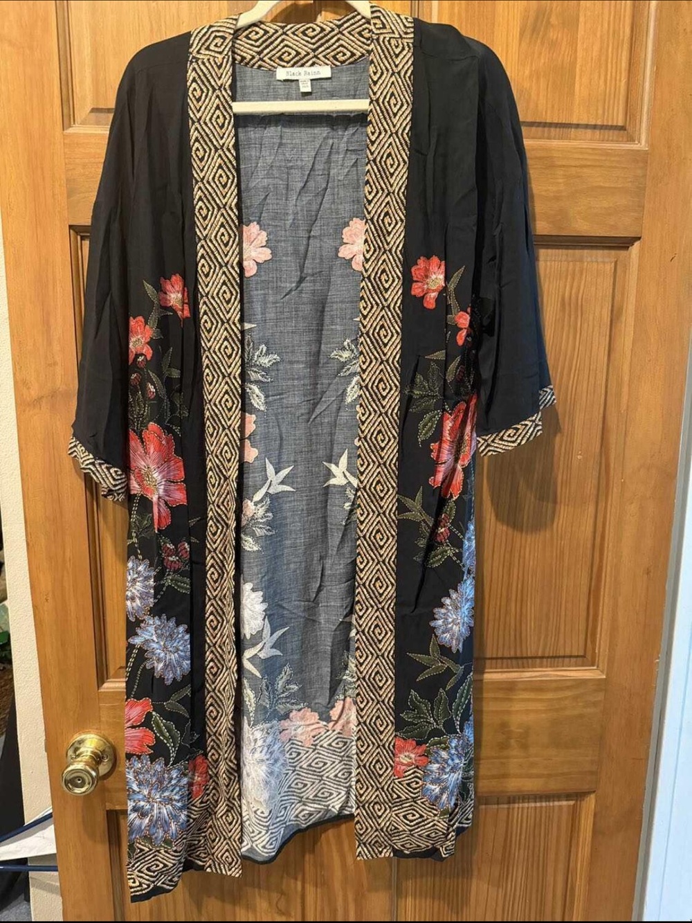 Black Rainn Floral cardigan or kimono in Black